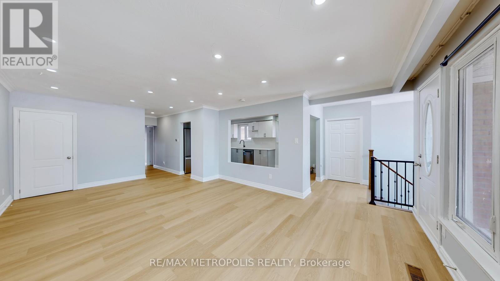 Upper - 3254 Fieldgate Drive, Mississauga, Ontario L4X 2H7 - Photo 8 - W13664326