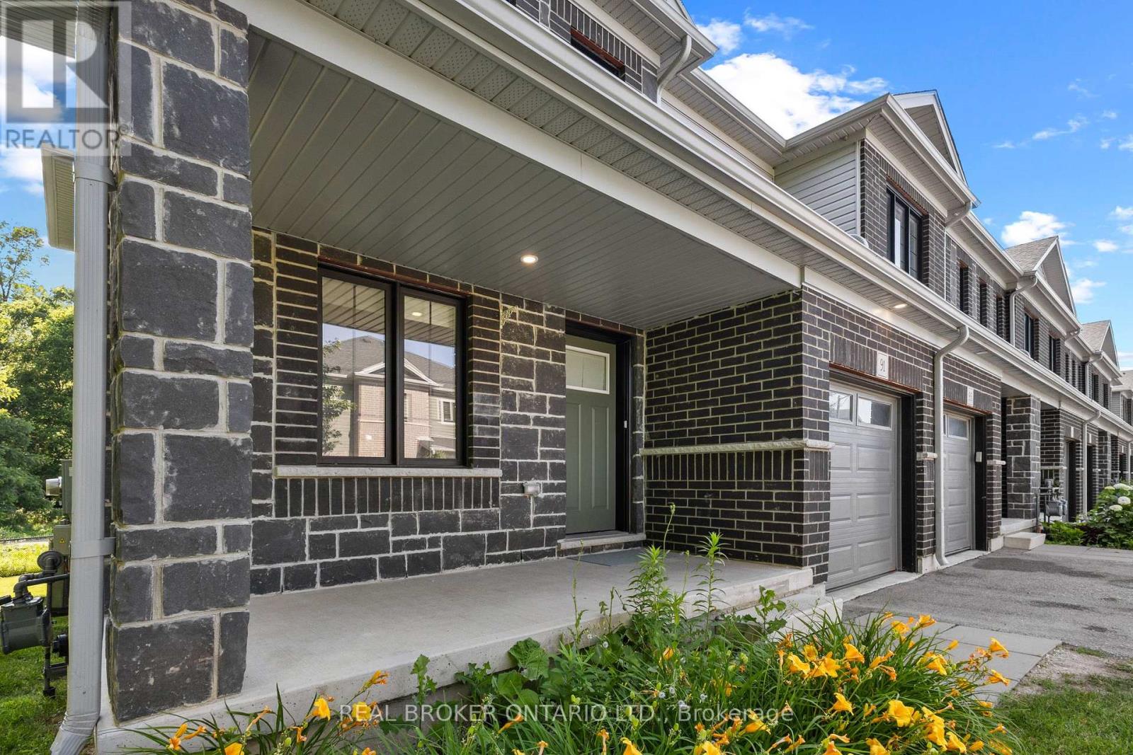 91 Woodedge Circle, Kitchener, Ontario  N2R 0P8 - Photo 3 - X13664214