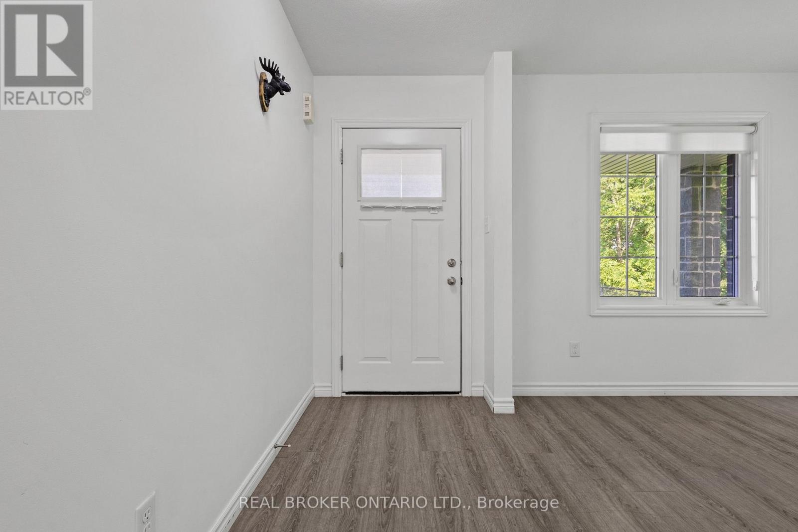 91 Woodedge Circle, Kitchener, Ontario  N2R 0P8 - Photo 4 - X13664214