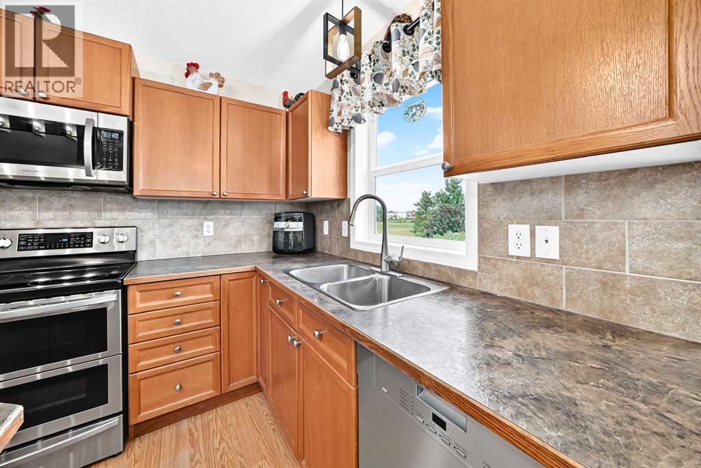 325 Luxstone Green SW, Airdrie, Alberta  T4B 0A5 - Photo 7 - A2336436
