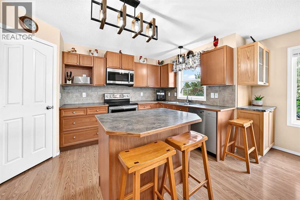 325 Luxstone Green SW, Airdrie, Alberta  T4B 0A5 - Photo 5 - A2336436