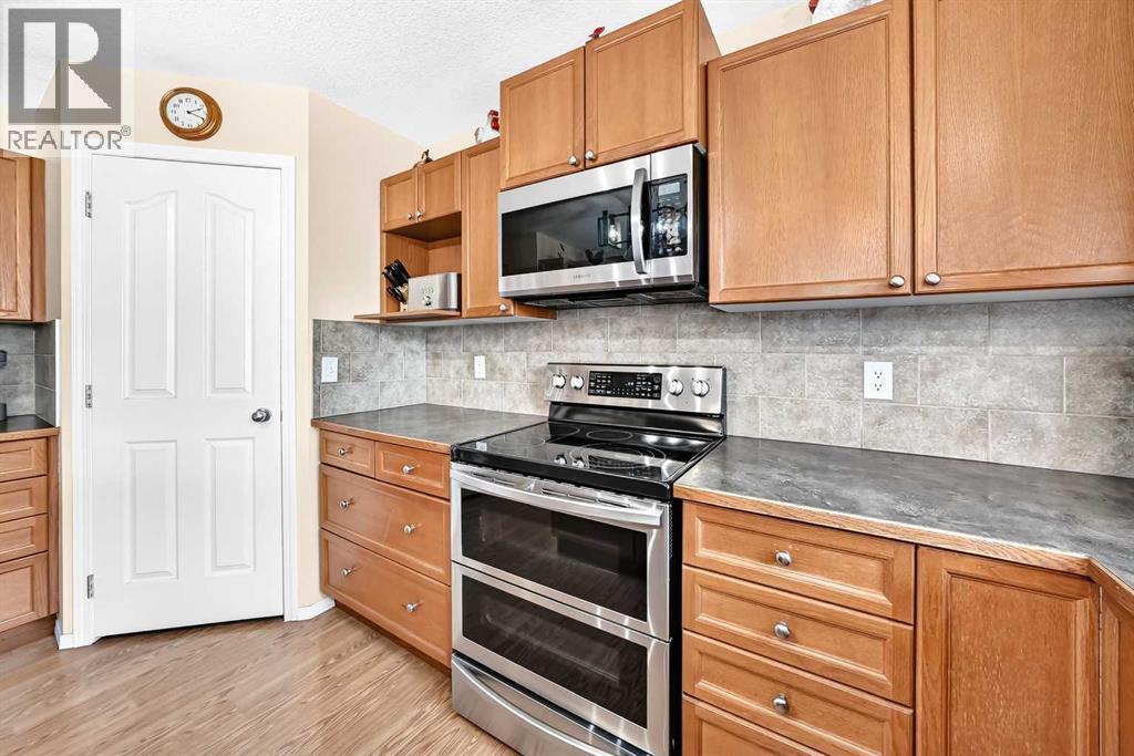 325 Luxstone Green SW, Airdrie, Alberta  T4B 0A5 - Photo 9 - A2336436