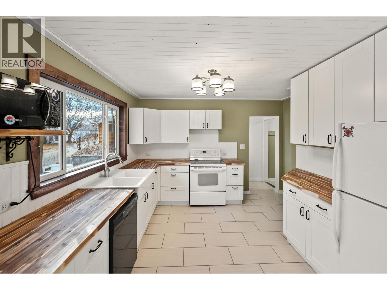 6470 Hollow Street, Oliver, British Columbia  V0H 1T0 - Photo 4 - 10388361
