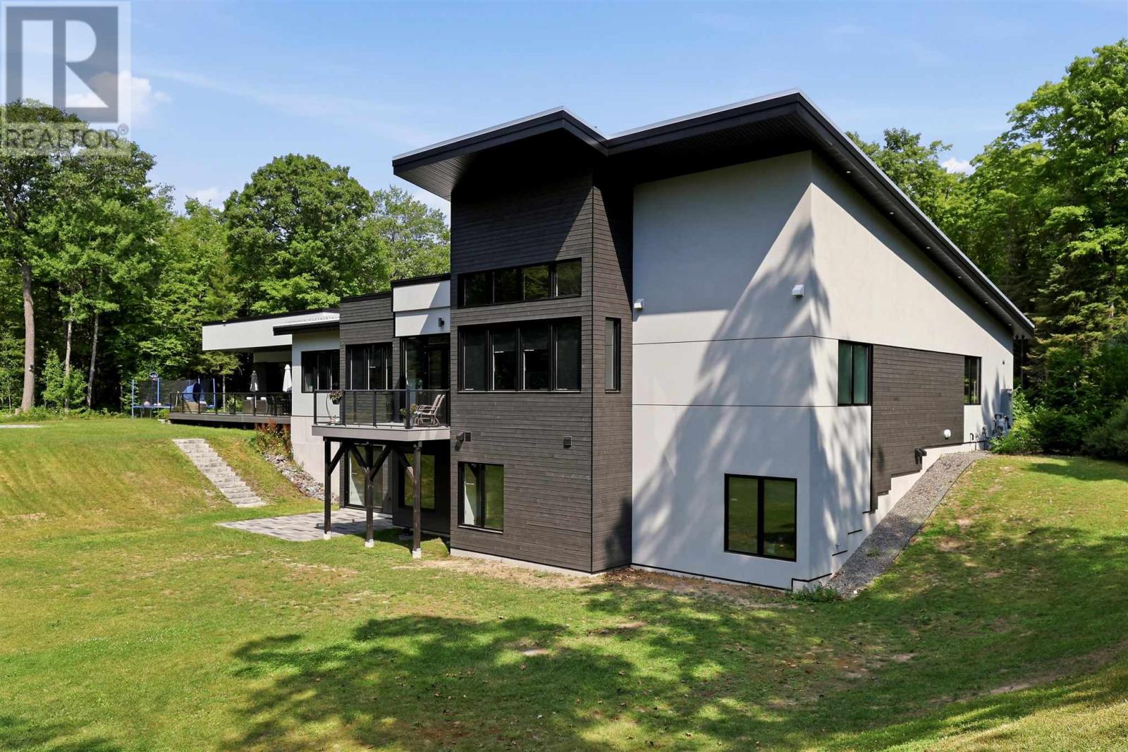 66 Wilderness Ct, Sault Ste. Marie, Ontario  P6B 0B1 - Photo 2 - SM262147
