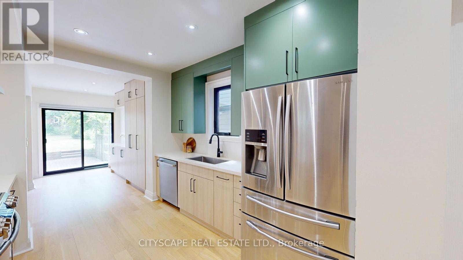 25 Oswald Crescent, Toronto, Ontario  M4S 2H5 - Photo 9 - C13537584