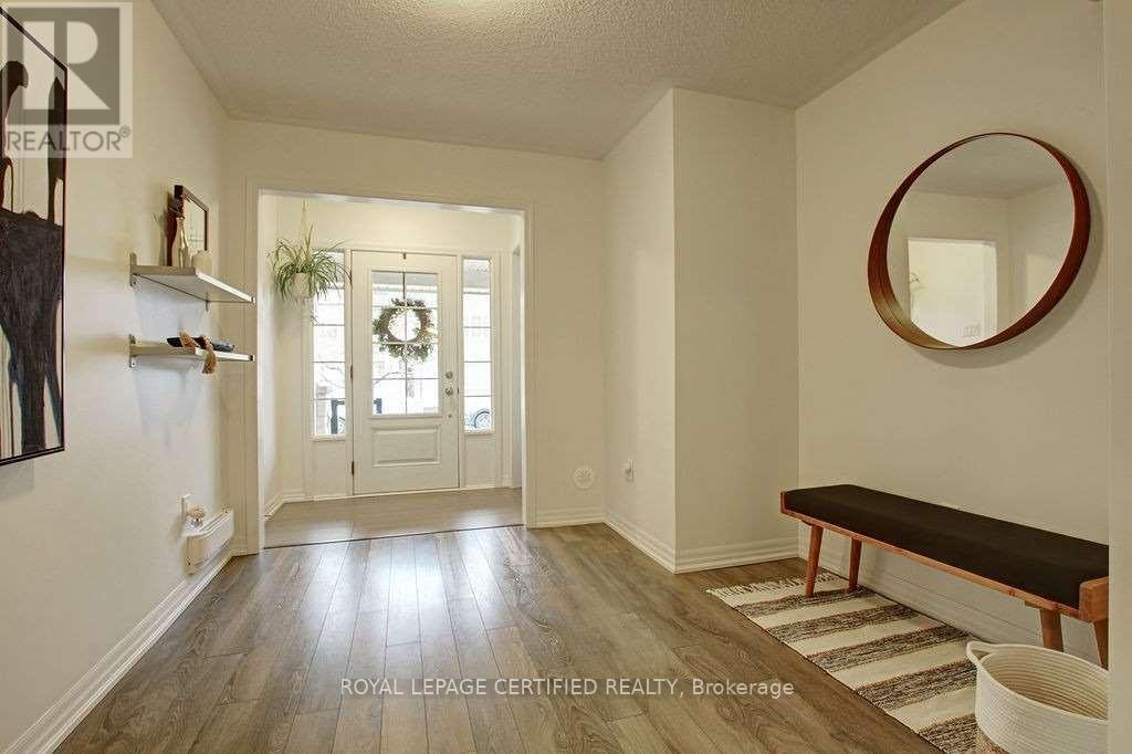 213 Betsy Drive N, Oakville, Ontario  L6M 0V1 - Photo 3 - W13664050