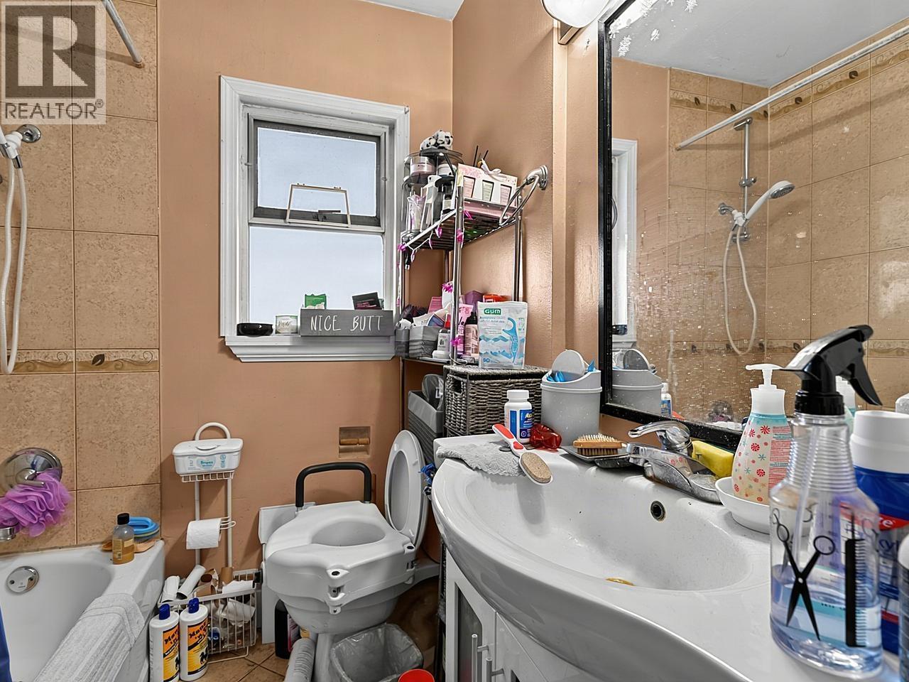 8247 10th Avenue, Burnaby, British Columbia  V3N 2S6 - Photo 14 - R3154707