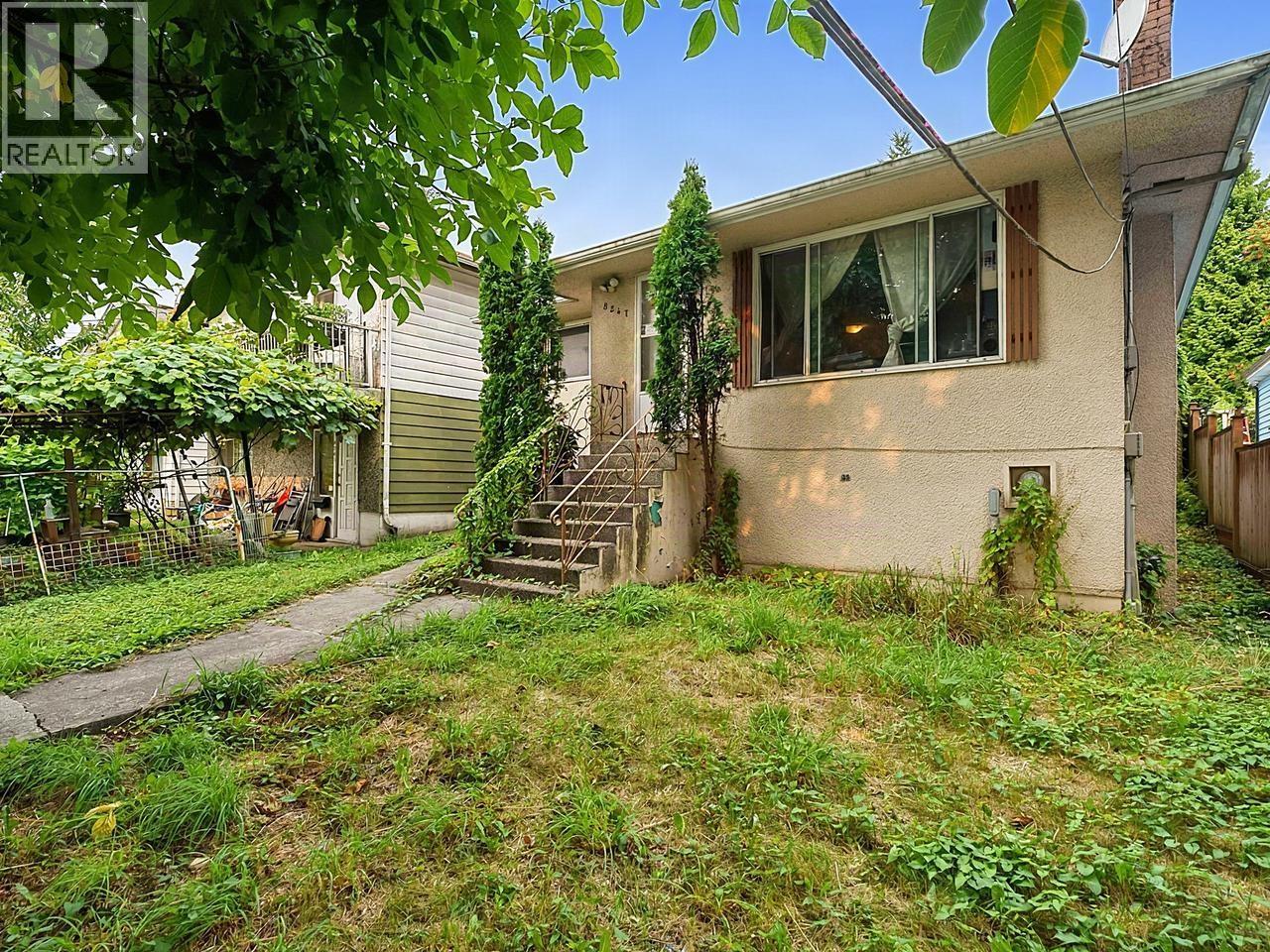 8247 10th Avenue, Burnaby, British Columbia  V3N 2S6 - Photo 2 - R3154707