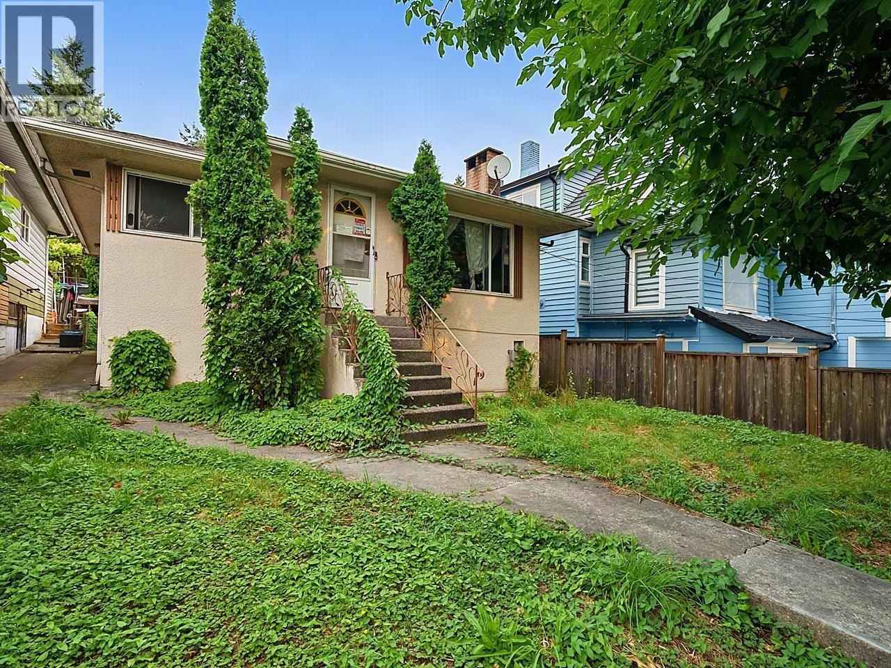 8247 10TH AVENUE, Burnaby, British Columbia