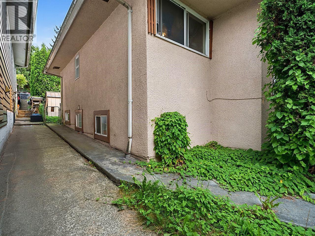 8247 10th Avenue, Burnaby, British Columbia  V3N 2S6 - Photo 23 - R3154707