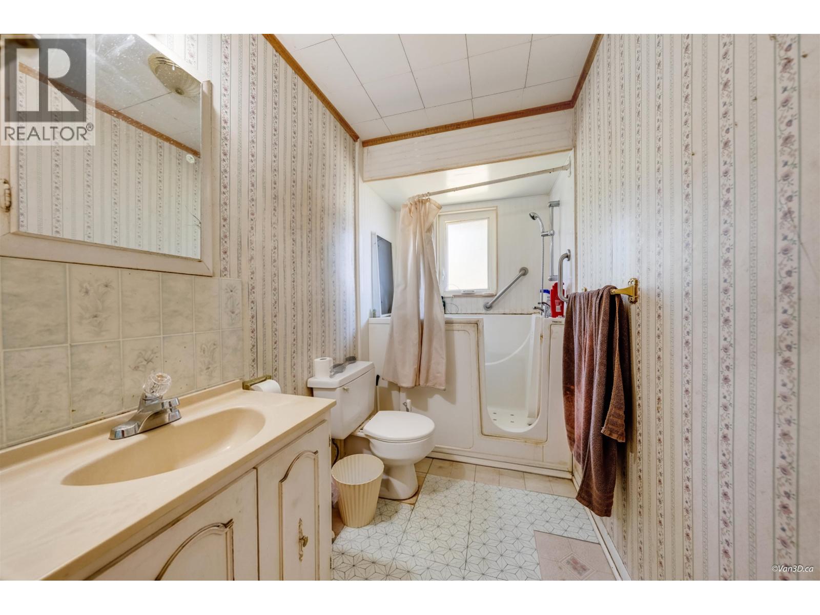 4757 Buxton Street, Burnaby, British Columbia  V5H 1J2 - Photo 13 - R3153776
