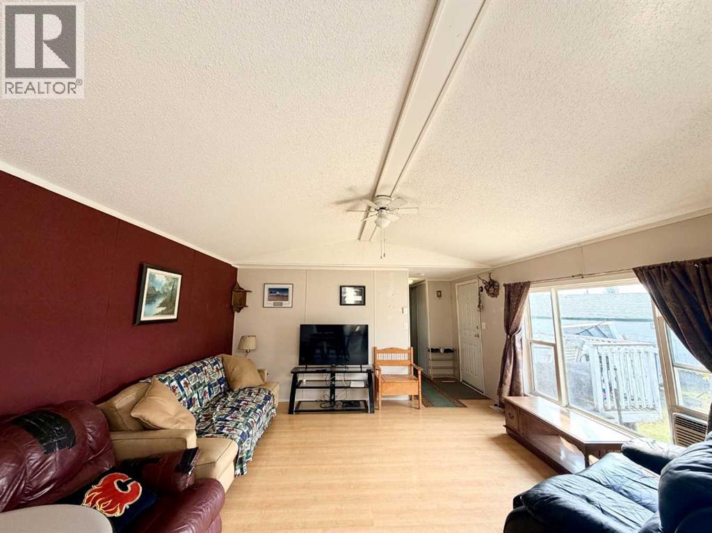 406 Picci Court, Linden, Alberta  T0M 1J0 - Photo 4 - A2336284