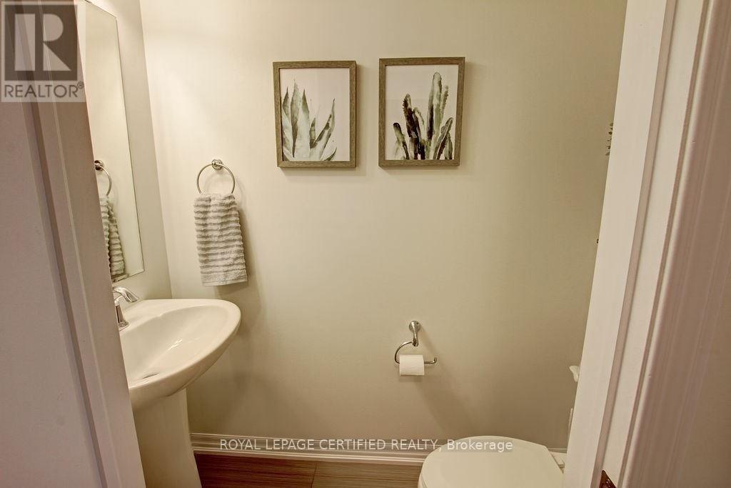 213 Betsy Drive N, Oakville, Ontario  L6M 0V1 - Photo 12 - W13664050