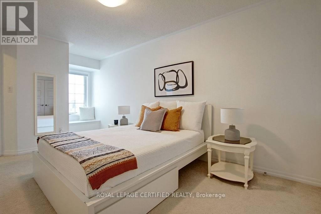 213 Betsy Drive N, Oakville, Ontario  L6M 0V1 - Photo 11 - W13664050