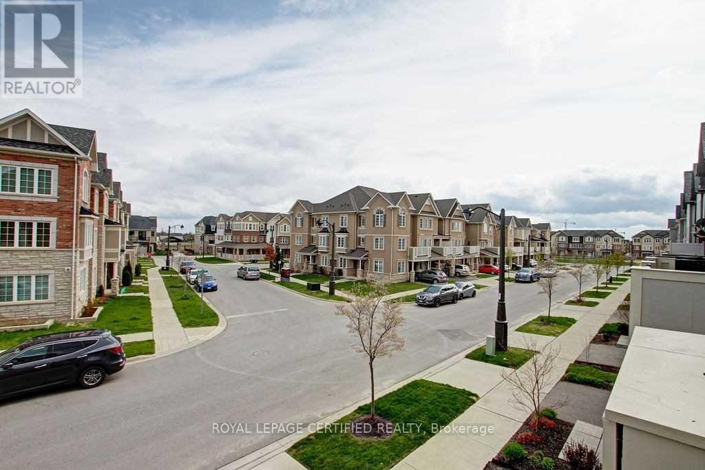 213 Betsy Drive N, Oakville, Ontario  L6M 0V1 - Photo 10 - W13664050