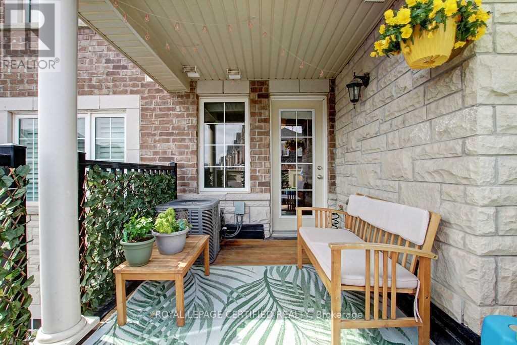 213 Betsy Drive N, Oakville, Ontario  L6M 0V1 - Photo 9 - W13664050