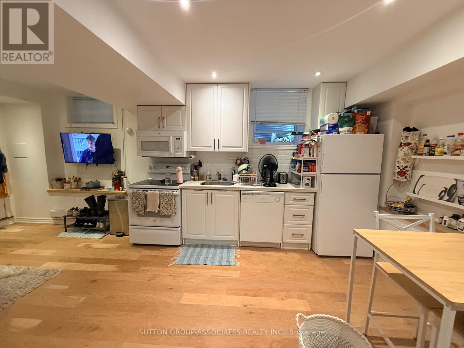Lower - 125 Walmer Road, Toronto, Ontario  M5R 2X8 - Photo 2 - C13664344