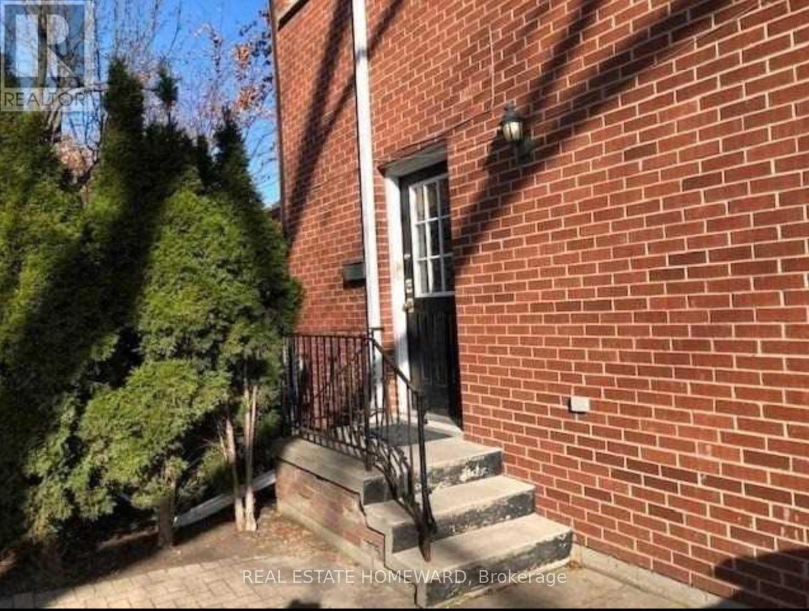 Side - 274 Rumsey Road, Toronto, Ontario  M4G 1R2 - Photo 2 - C13664382