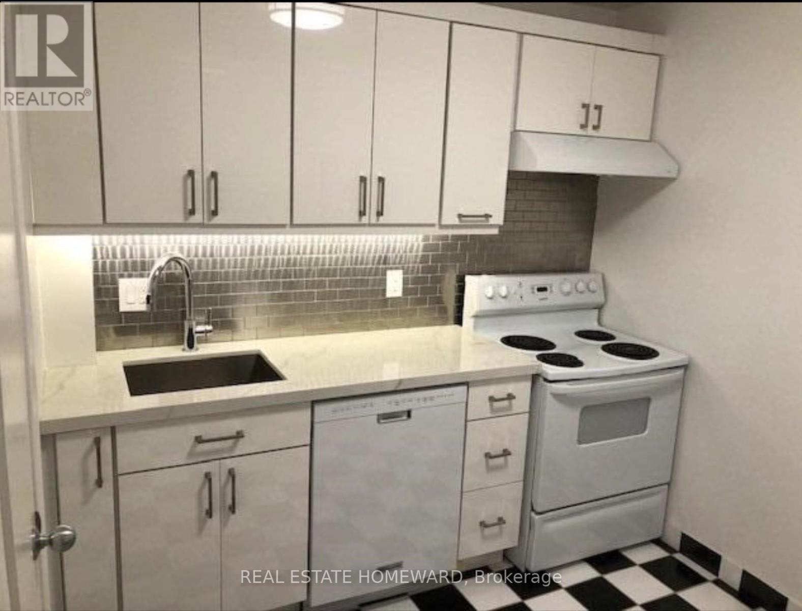 Side - 274 Rumsey Road, Toronto, Ontario  M4G 1R2 - Photo 3 - C13664382