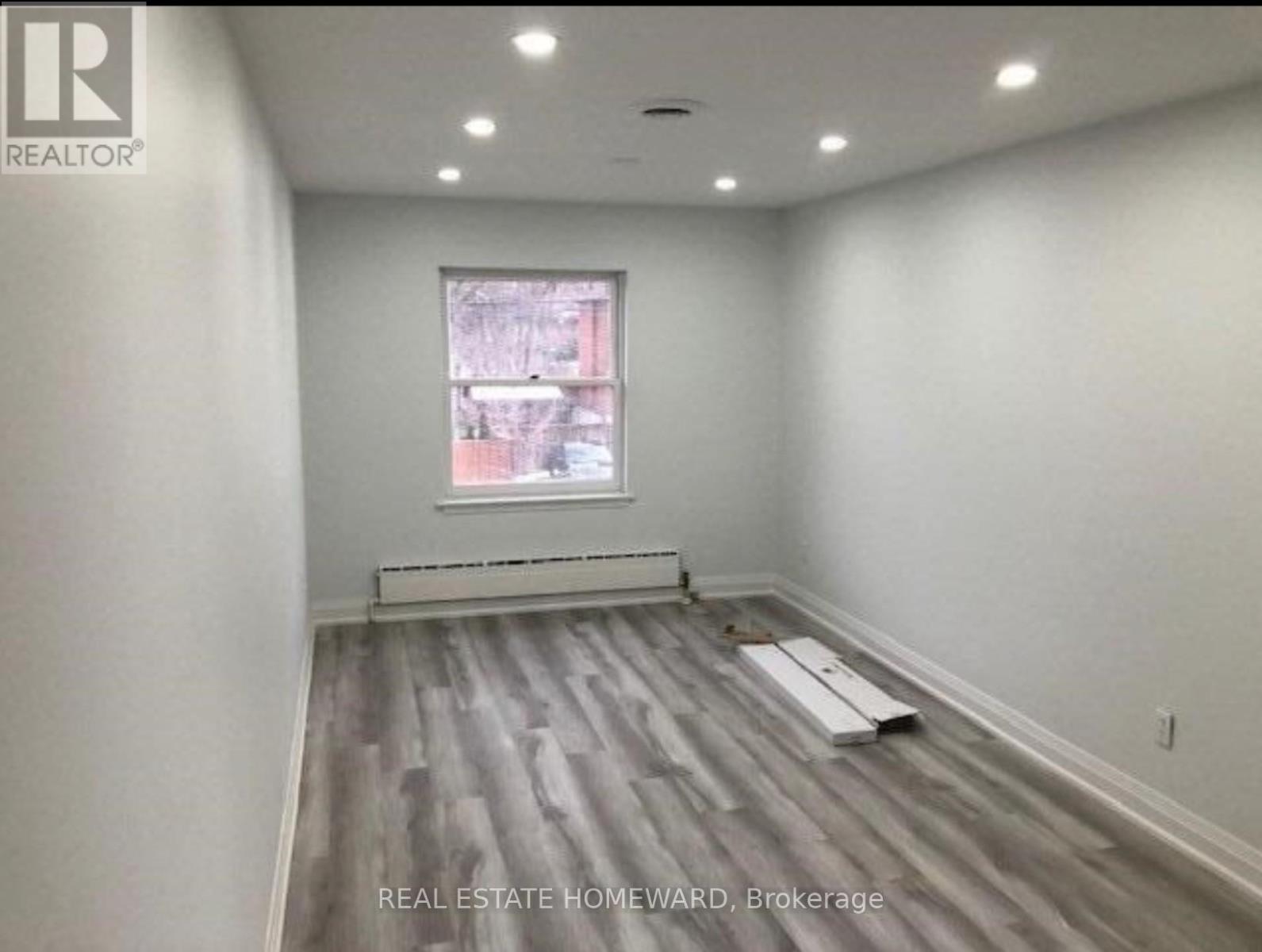 Side - 274 Rumsey Road, Toronto, Ontario  M4G 1R2 - Photo 7 - C13664382