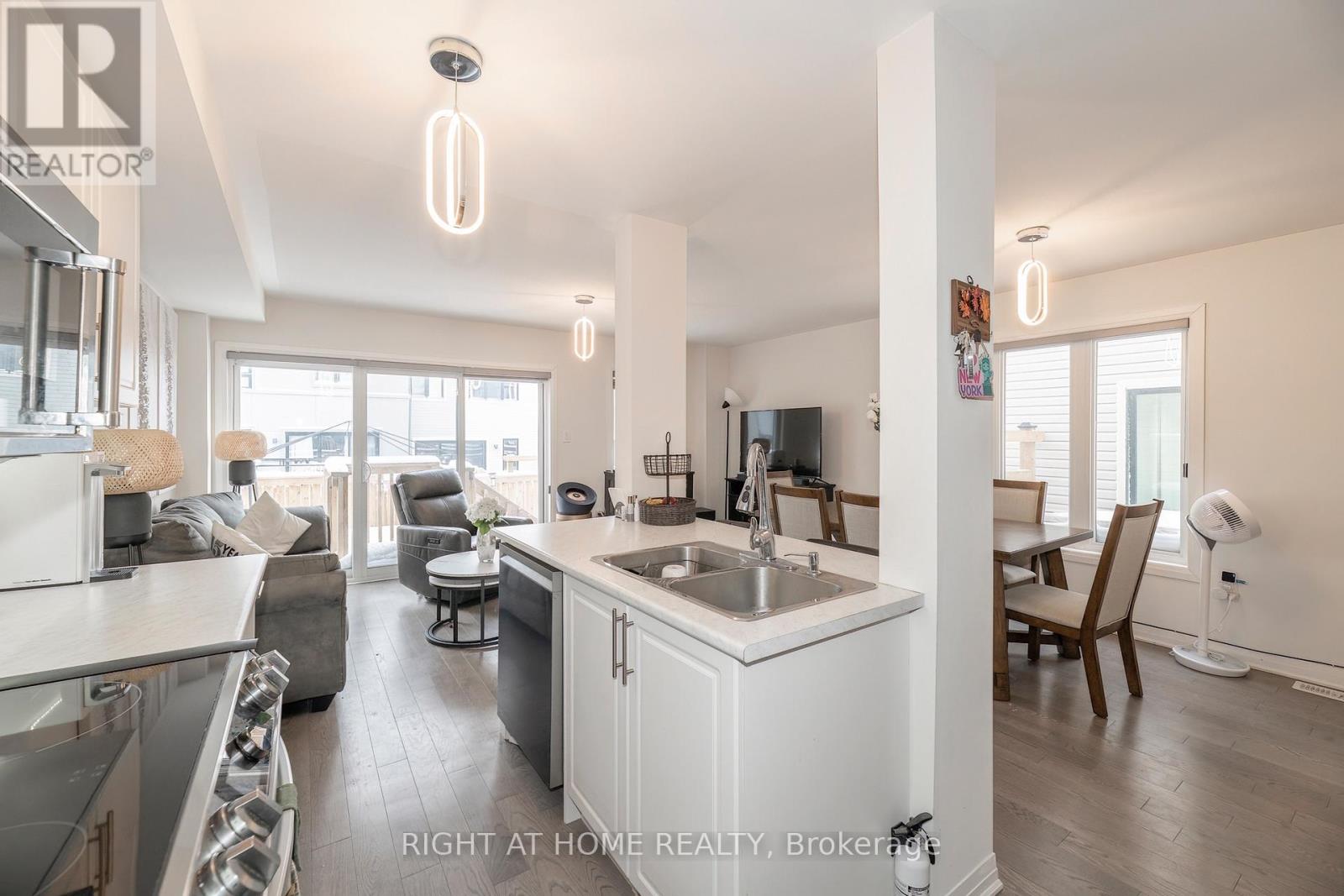 30 Caspian Square, Clarington, Ontario L1C 7G3 - Photo 12 - E13664352