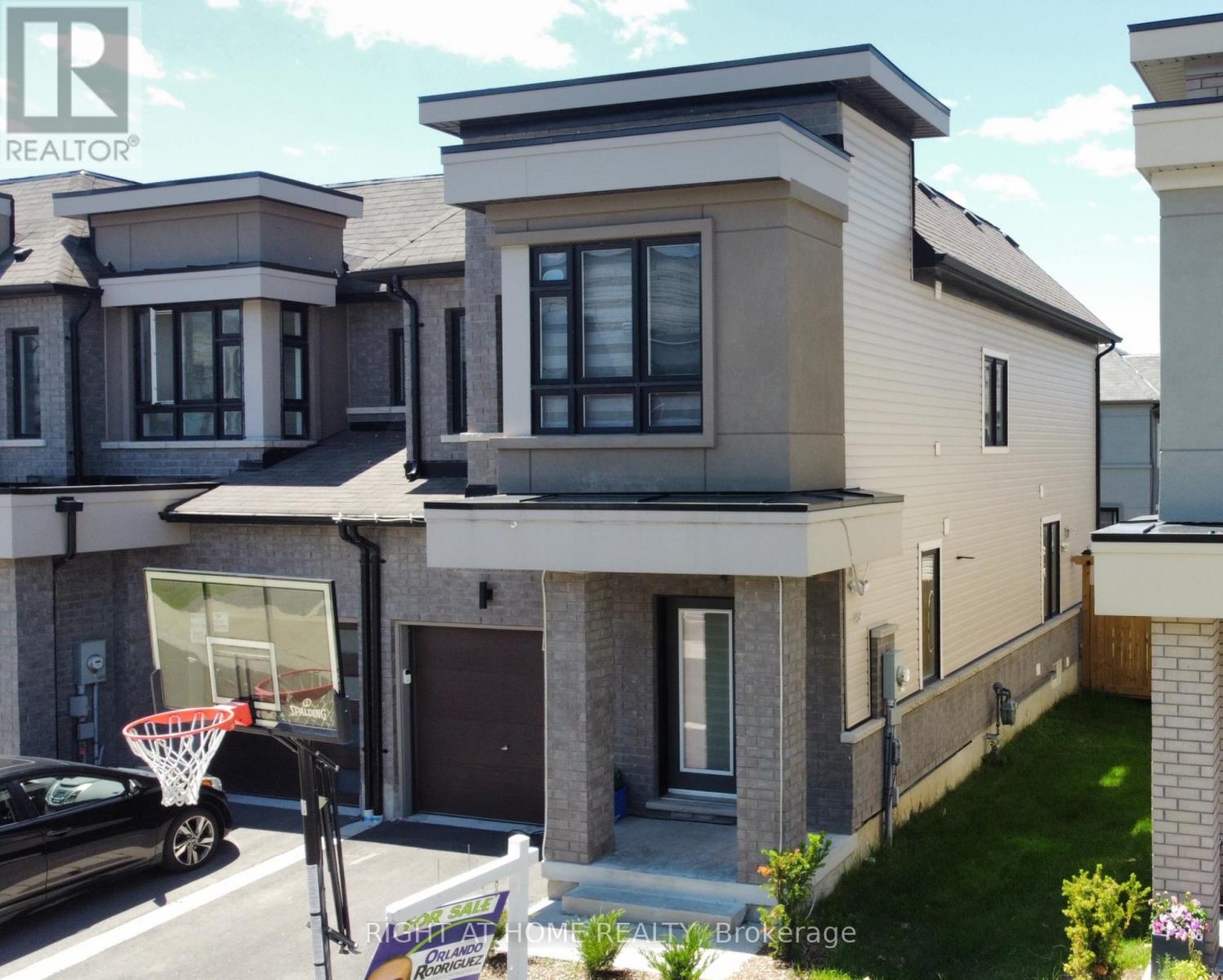 30 Caspian Square, Clarington, Ontario L1C 7G3 - Photo 4 - E13664352