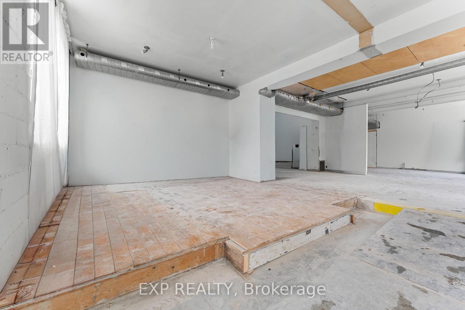 1558 Queen Street E, Toronto, Ontario M4L 1E8 - Photo 3 - E13664406
