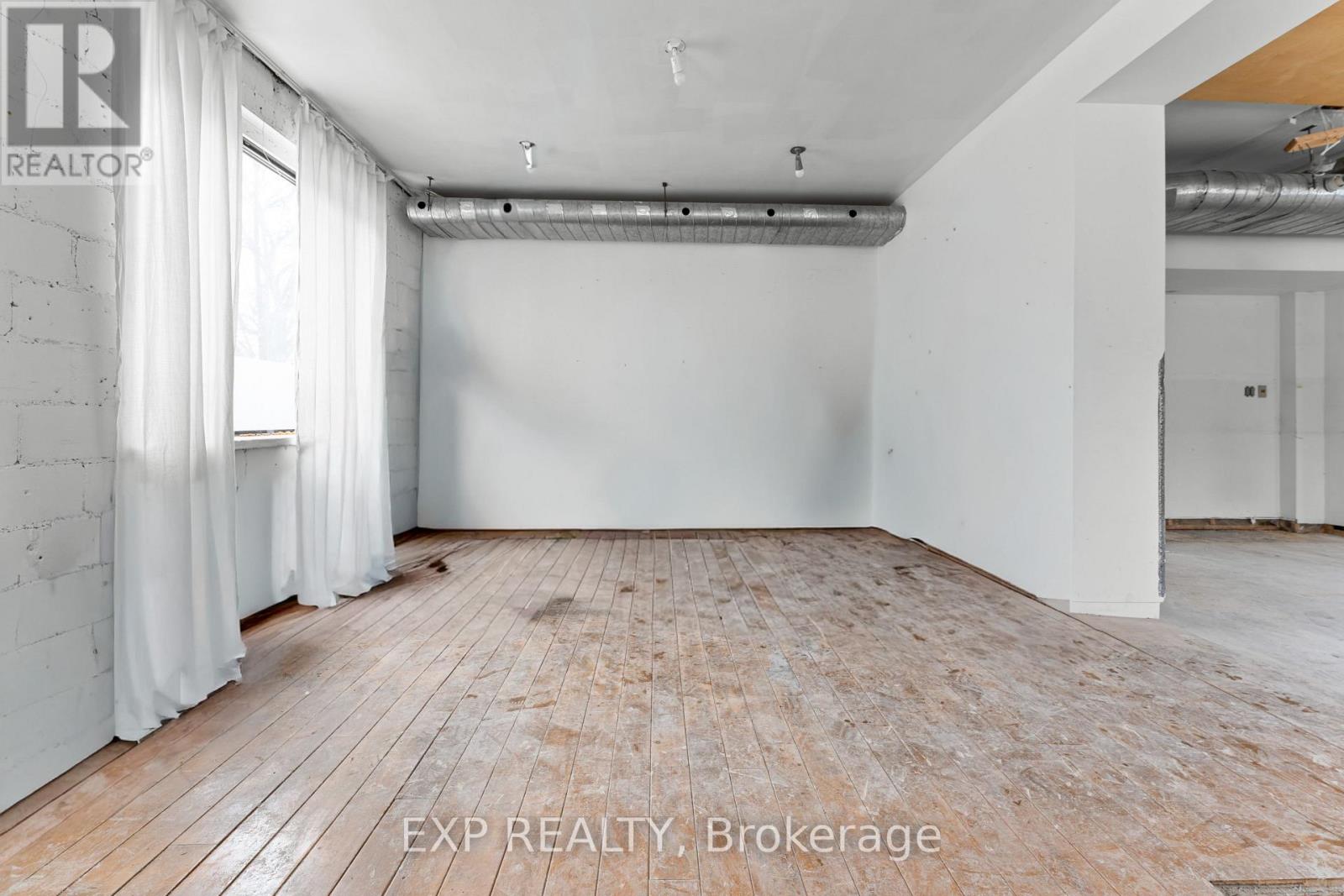 1558 Queen Street E, Toronto, Ontario M4L 1E8 - Photo 5 - E13664406