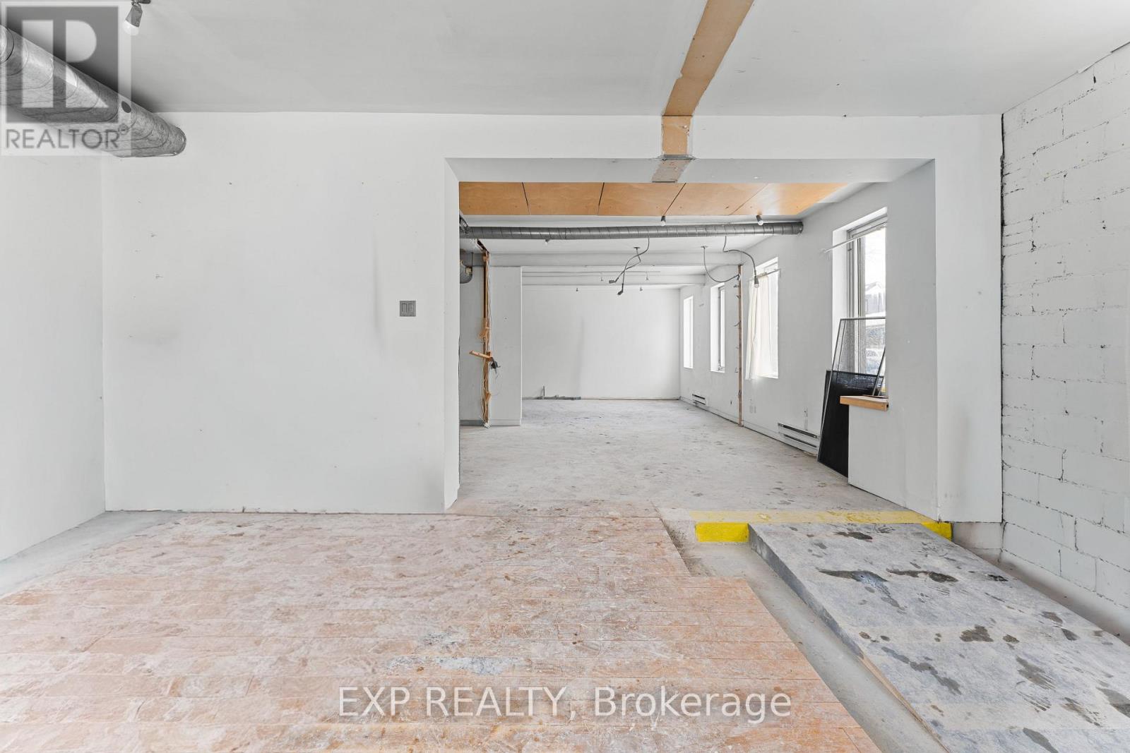 1558 Queen Street E, Toronto, Ontario M4L 1E8 - Photo 6 - E13664406