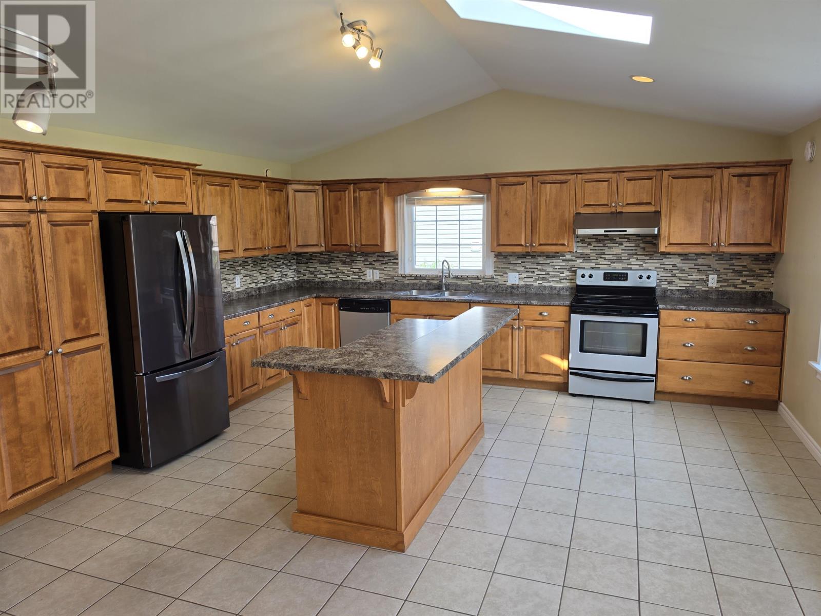 14 Meadow Lane, Charlottetown, Prince Edward Island  C1E 2H7 - Photo 2 - 202620257