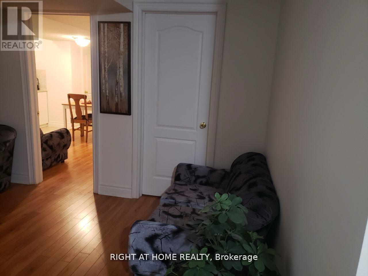 10 Fisico Court, Richmond Hill, Ontario L4B 3Z2 - Photo 7 - N13664380
