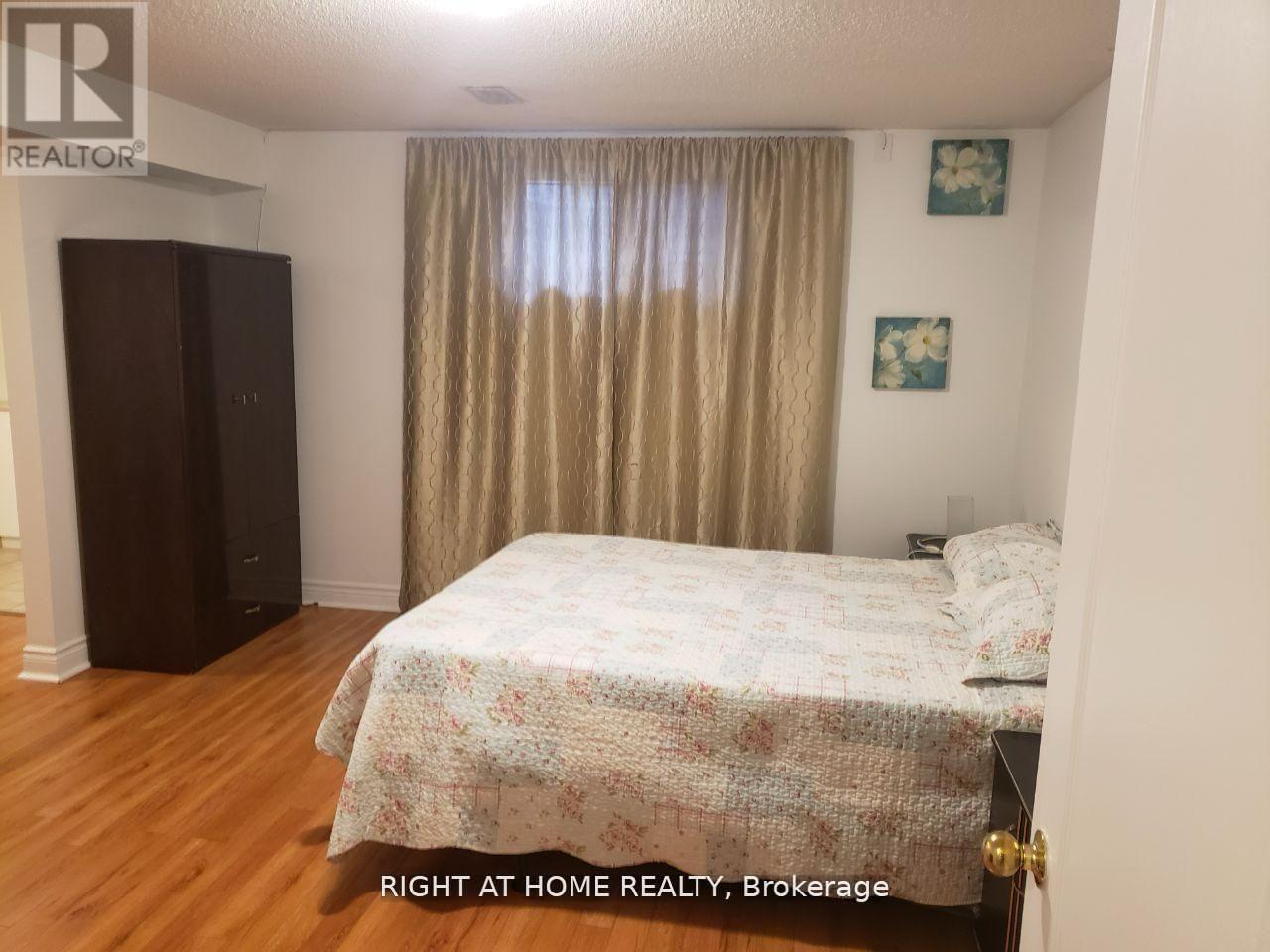 10 Fisico Court, Richmond Hill, Ontario L4B 3Z2 - Photo 9 - N13664380
