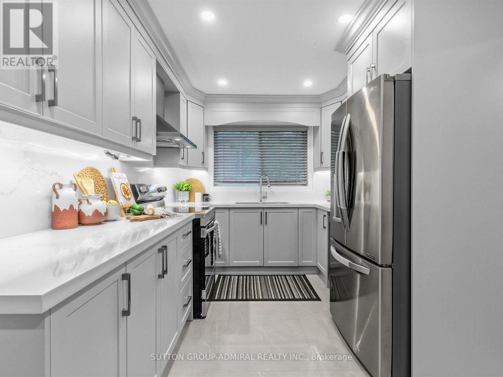 10 Torino Place, Vaughan, Ontario  L4K 2L4 - Photo 13 - N13664388