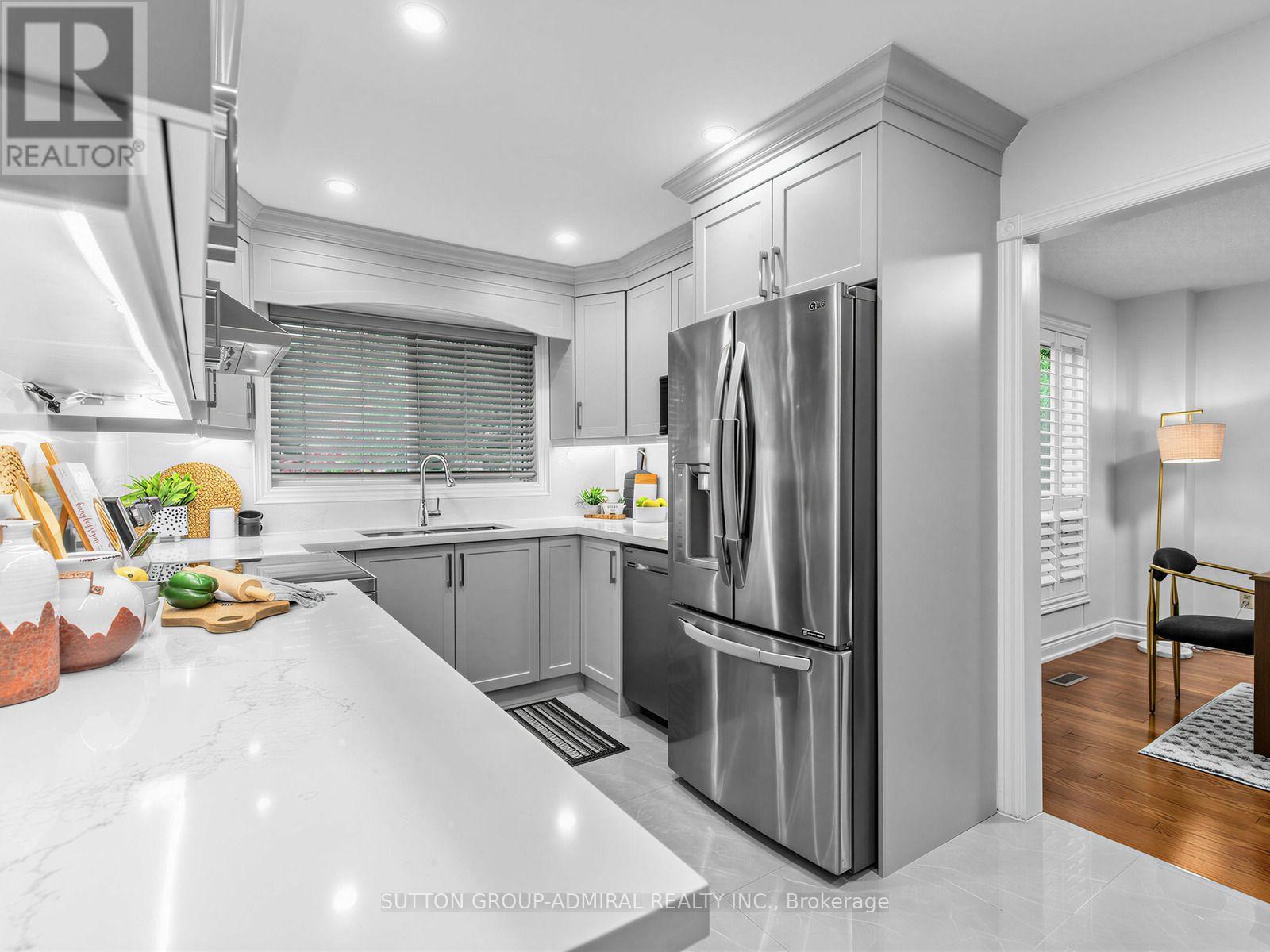 10 Torino Place, Vaughan, Ontario  L4K 2L4 - Photo 15 - N13664388