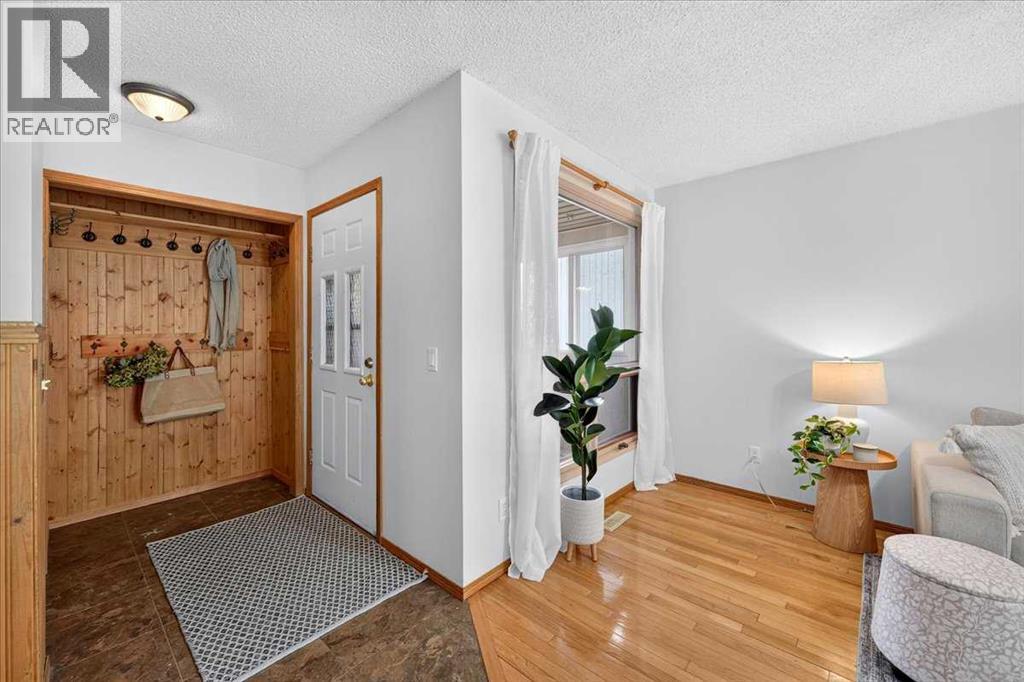 1837 Meadowbrook Drive Se, Airdrie, Alberta  T4A 1V5 - Photo 8 - A2336263