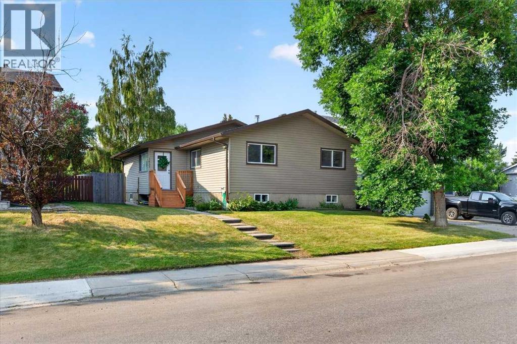1837 Meadowbrook Drive Se, Airdrie, Alberta  T4A 1V5 - Photo 4 - A2336263