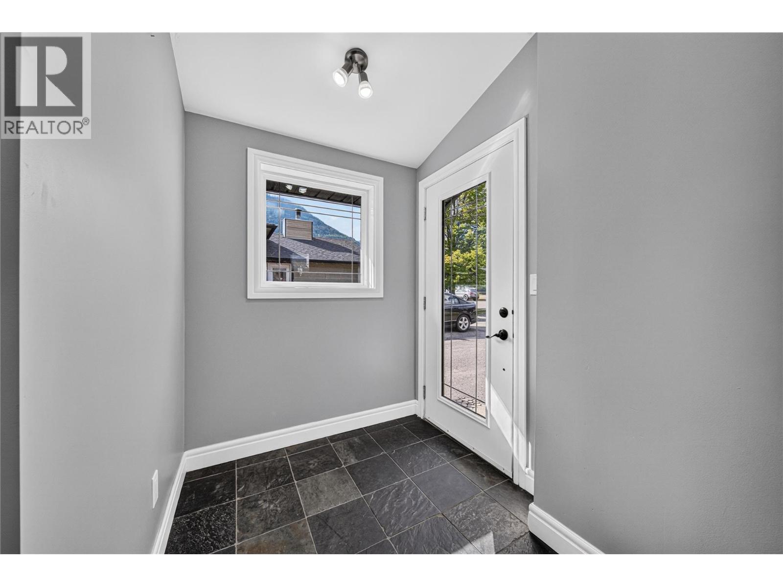 1276 Pinyon Road, Sparwood, British Columbia  V0B 2G2 - Photo 2 - 10395669