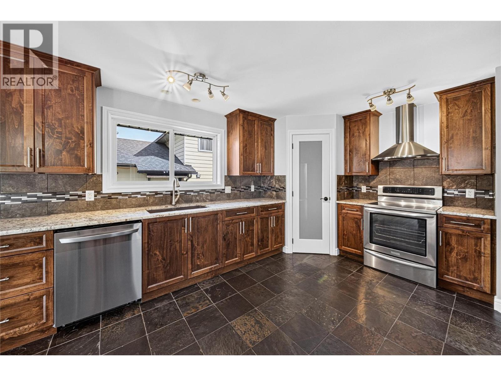 1276 Pinyon Road, Sparwood, British Columbia  V0B 2G2 - Photo 20 - 10395669