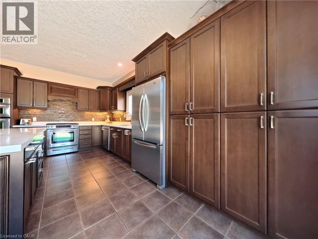 913 Valebrook Court, Kitchener, Ontario  N2A 0E5 - Photo 12 - 40854699