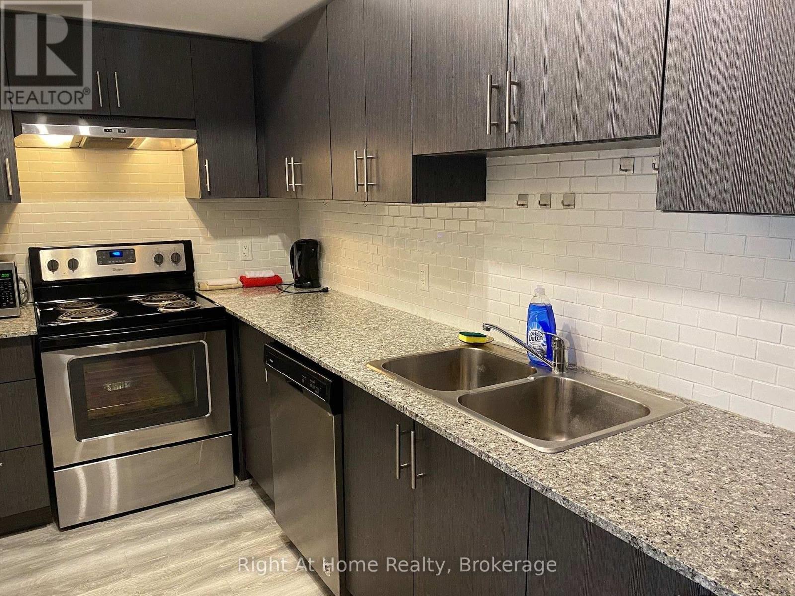 B311 - 275 Larch Street, Waterloo, Ontario  N2L 0J2 - Photo 6 - X13521502
