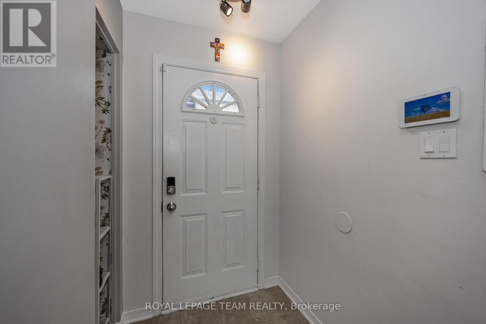9 - 583 Tweedsmuir Avenue, Ottawa, Ontario K1Z 5P4 - Photo 5 - X13664506