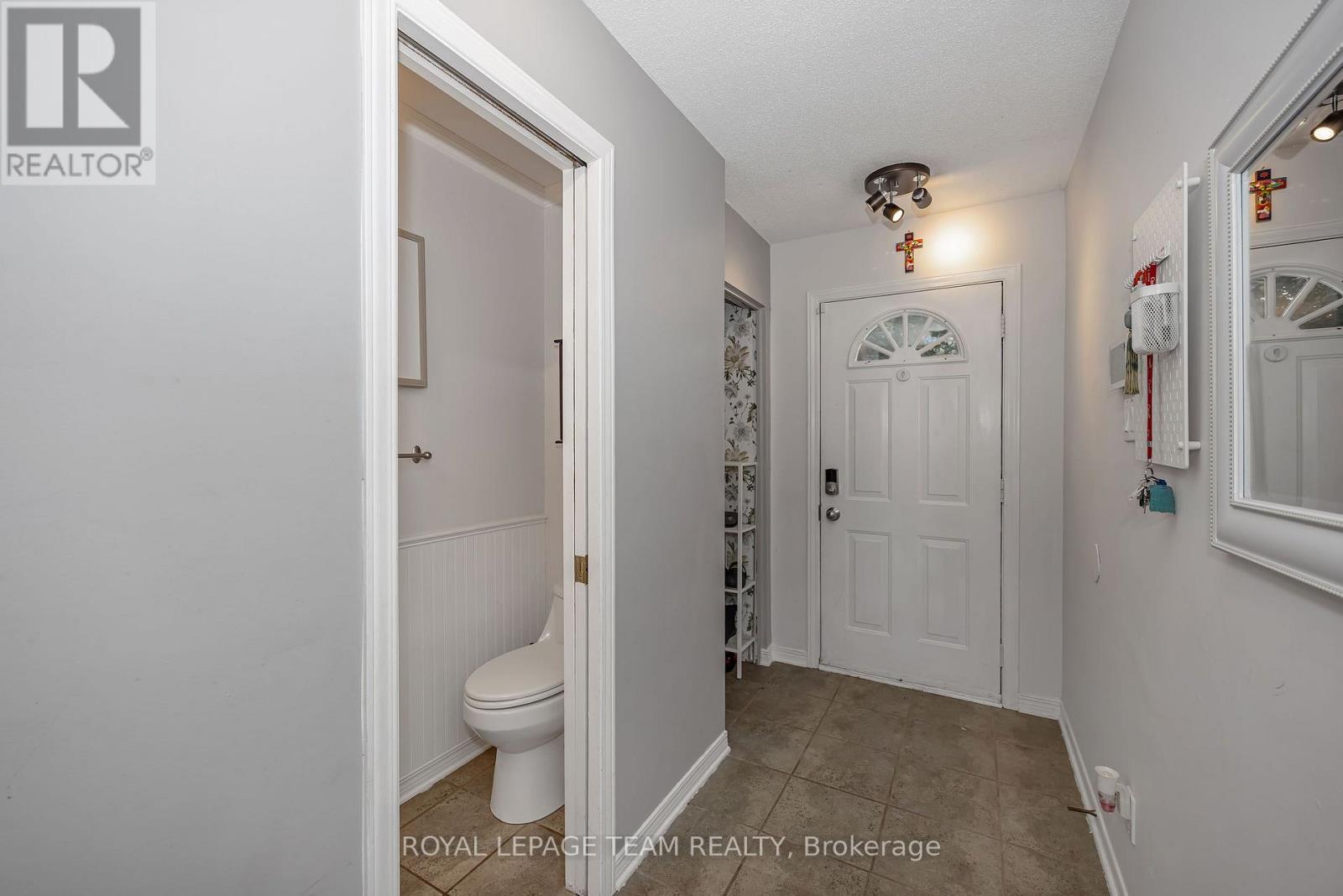 9 - 583 Tweedsmuir Avenue, Ottawa, Ontario K1Z 5P4 - Photo 6 - X13664506