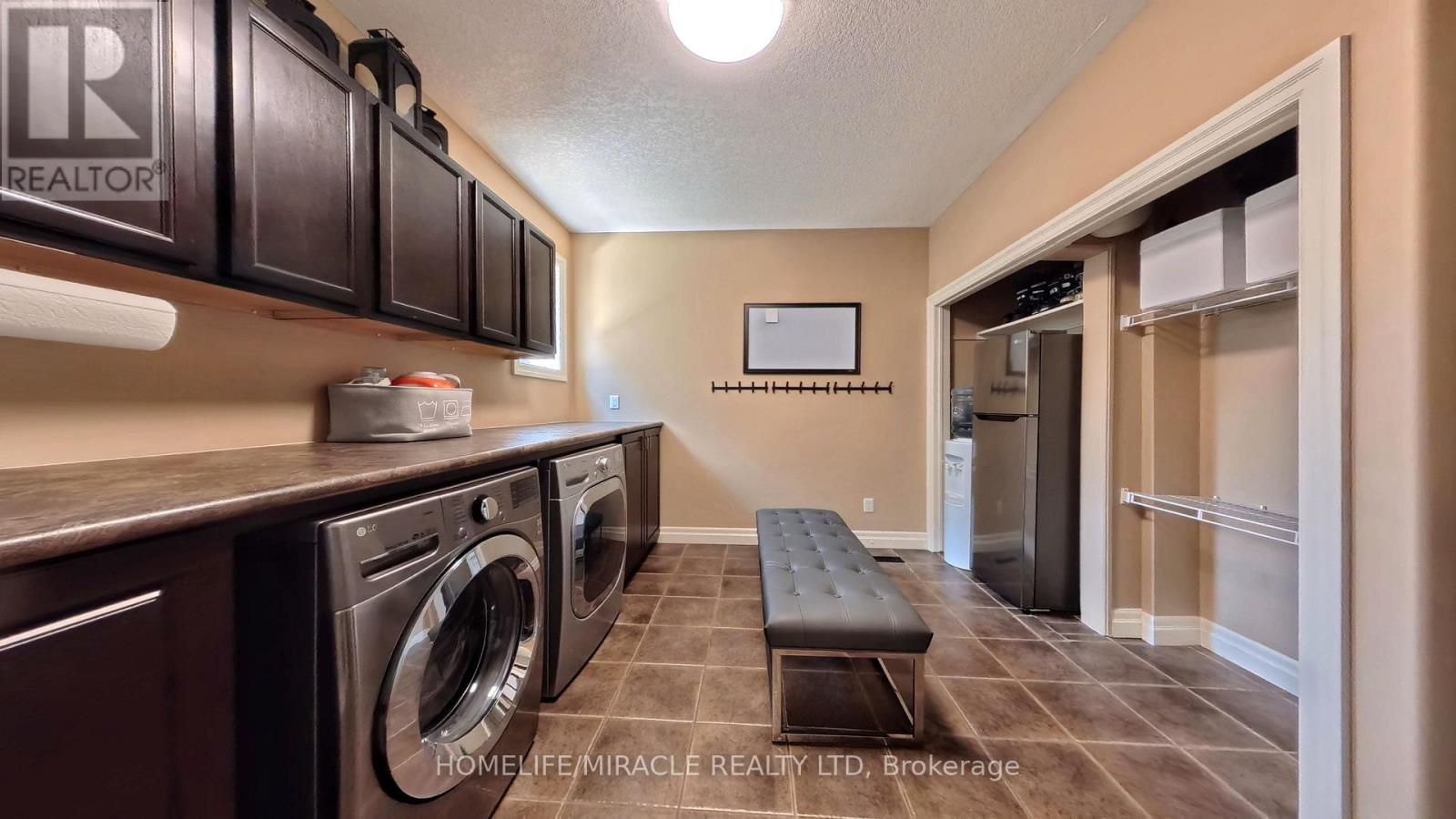 913 Valebrook Court, Kitchener, Ontario N2A 0E5 - Photo 7 - X13657656