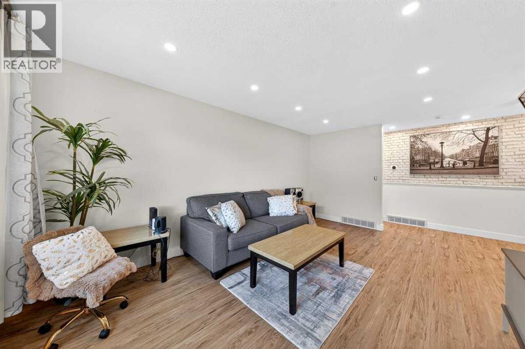 227 Martell Road NE, Calgary, Alberta  T2A 2X2 - Photo 7 - A2312097