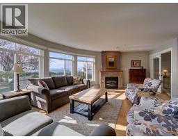 103 5470 INLET AVENUE, Sechelt, British Columbia