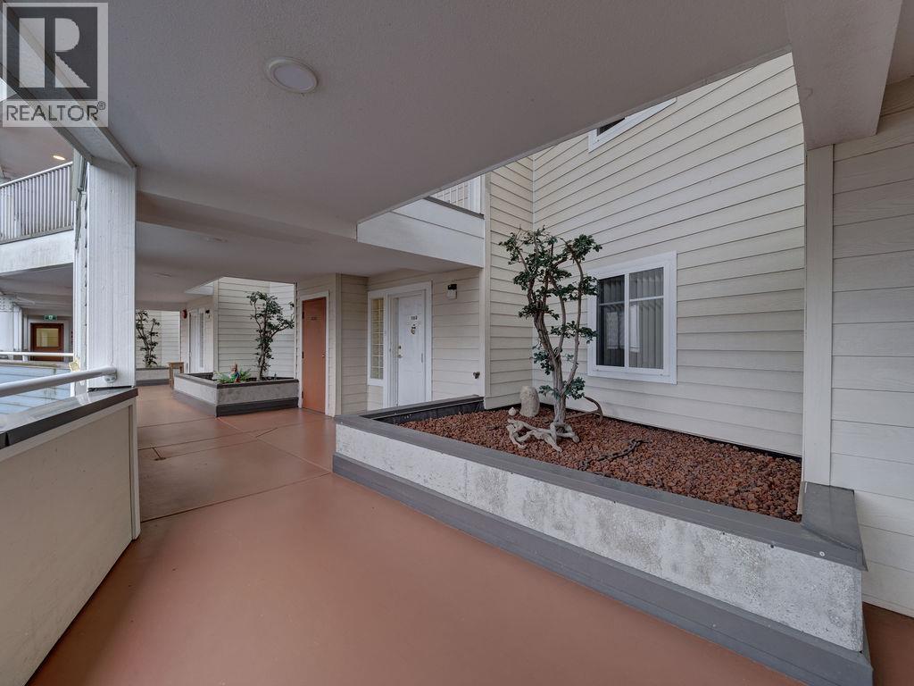 103 5470 Inlet Avenue, Sechelt, British Columbia  V7Z 0H4 - Photo 3 - R3098489