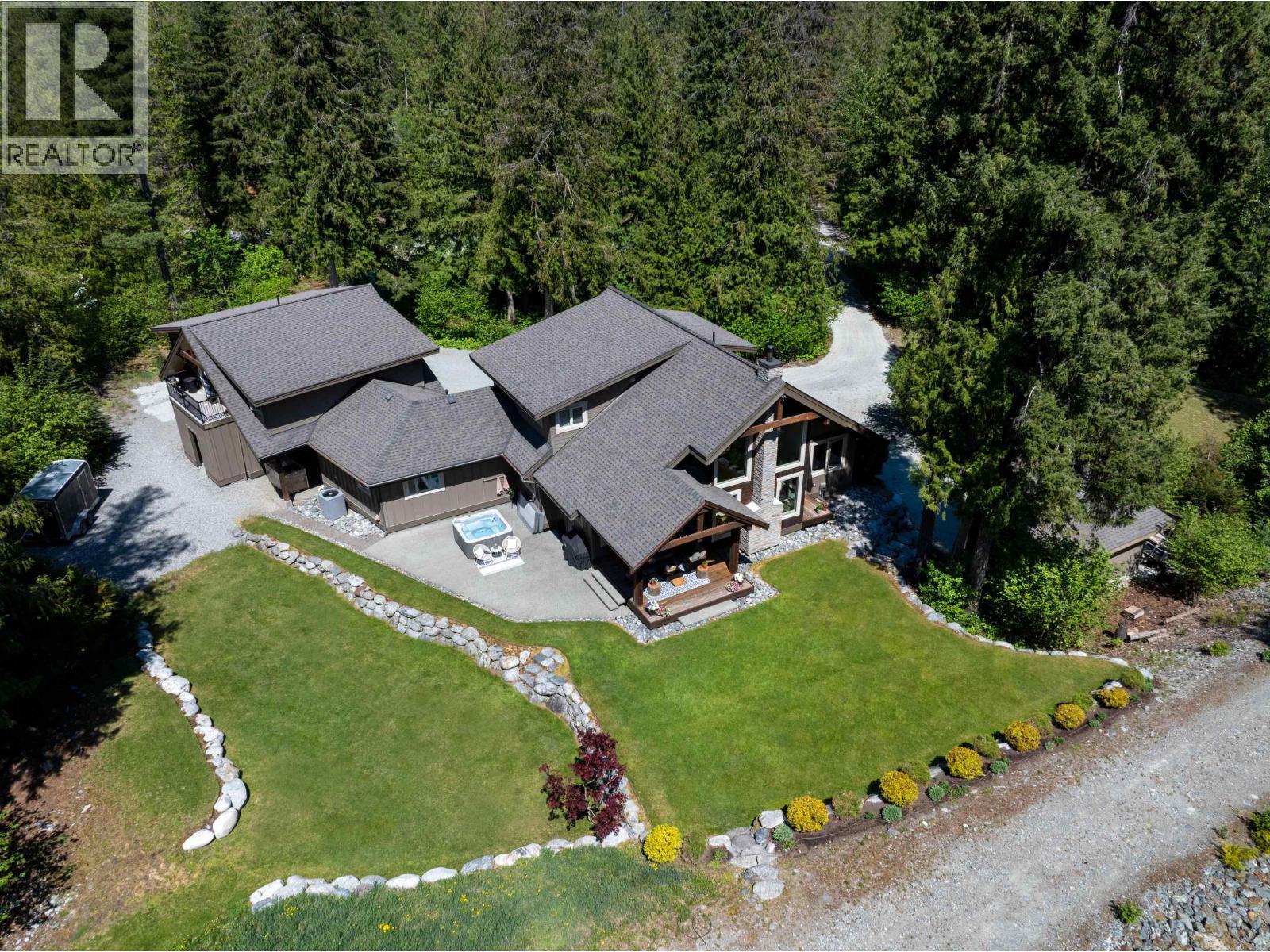 1044 CEDAR GROVE LANE, Pemberton, British Columbia