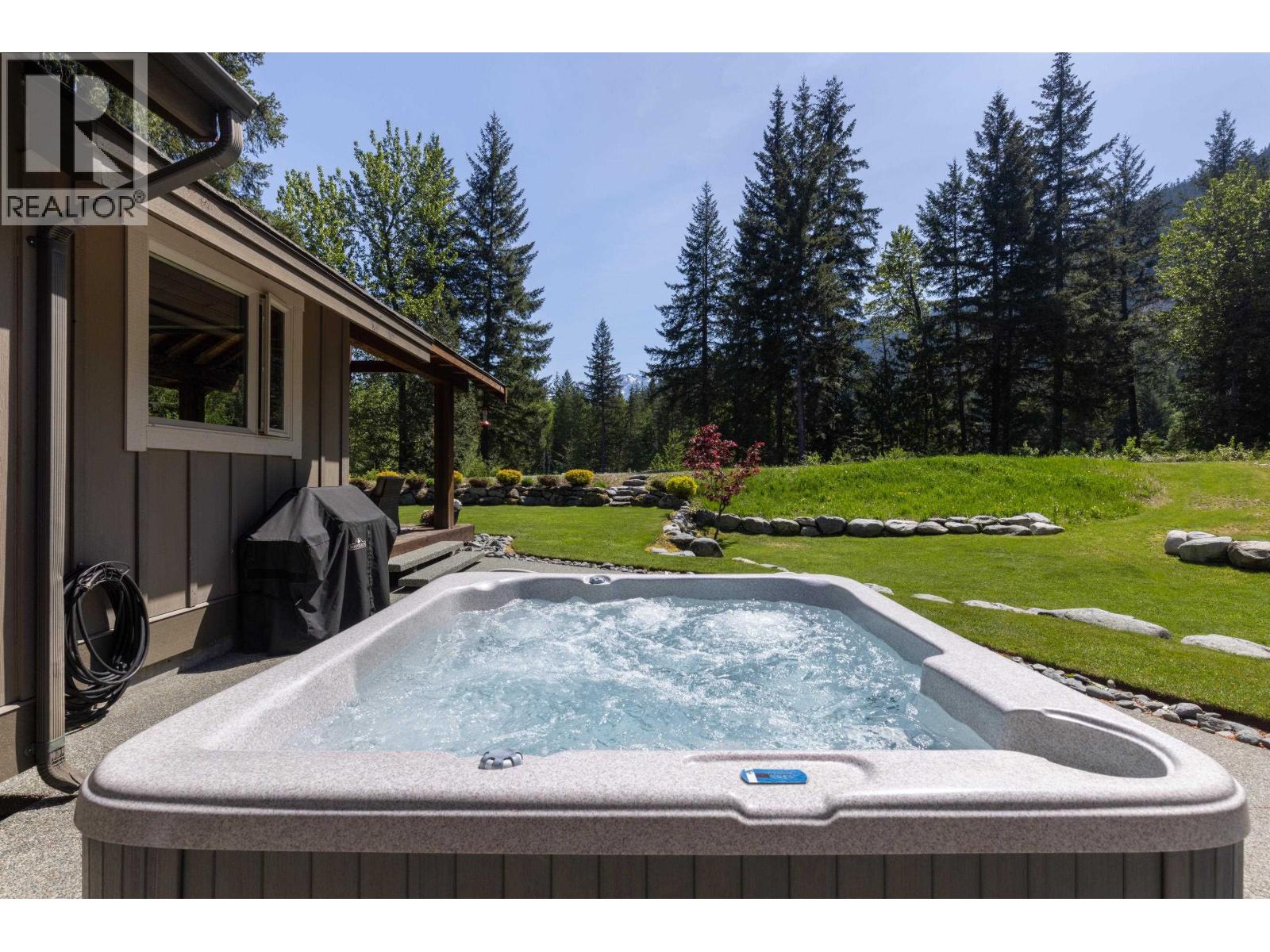 1044 Cedar Grove Lane, Pemberton, British Columbia  V0N 2L2 - Photo 17 - R3122974