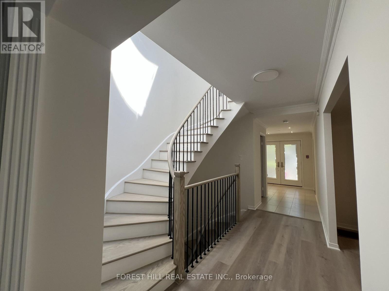 21 LOWER VILLAGE GATE Toronto (Forest Hill South), ON M5P 3L7