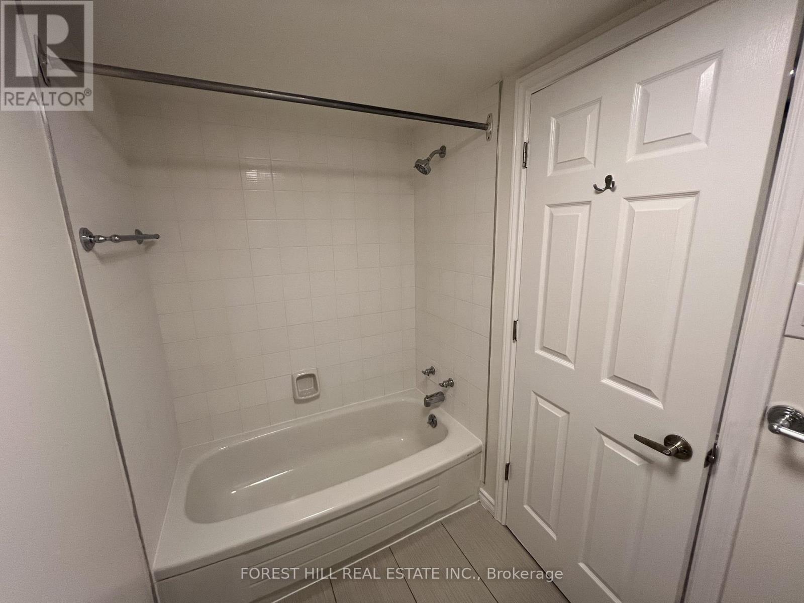 21 LOWER VILLAGE GATE Toronto (Forest Hill South), ON M5P 3L7
